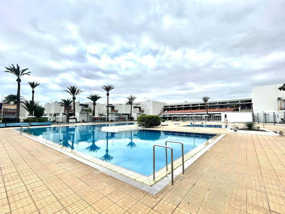 קוסטה דל סילנסיו Apartamento Con Piscina Sur De Tenerife מראה חיצוני תמונה