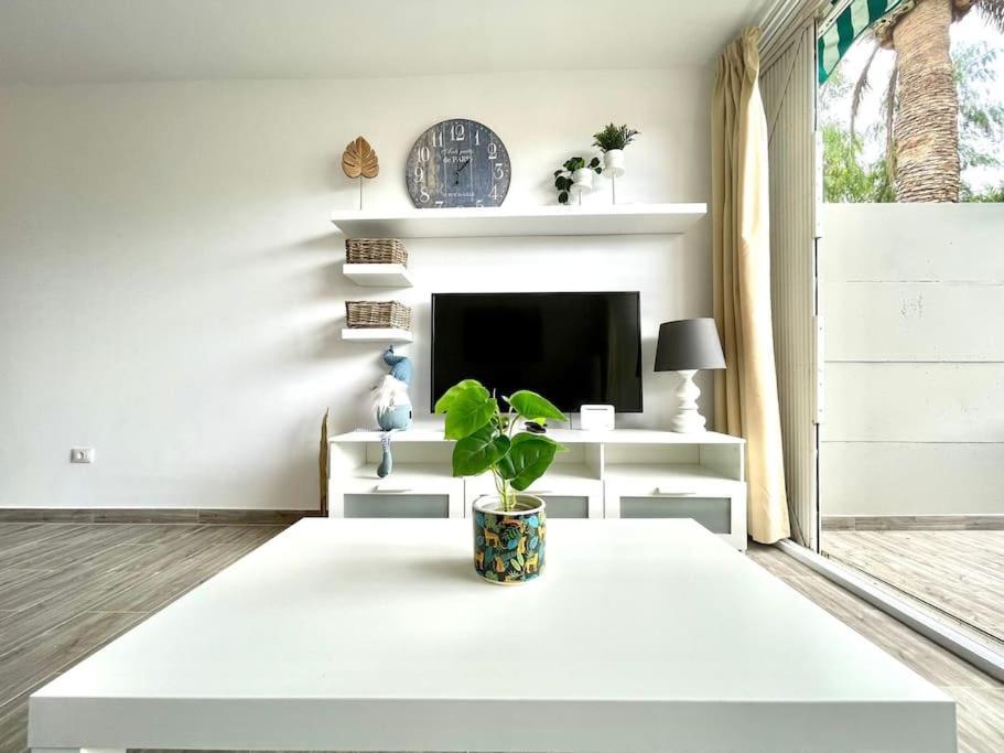 קוסטה דל סילנסיו Apartamento Con Piscina Sur De Tenerife מראה חיצוני תמונה