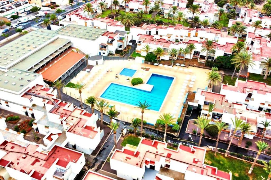 קוסטה דל סילנסיו Apartamento Con Piscina Sur De Tenerife מראה חיצוני תמונה